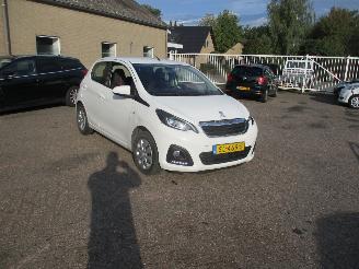 skadebil auto Peugeot 108 1.0 e-Vti Active Airco NAP 2018/4