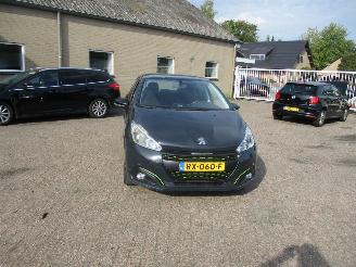 Peugeot 208 1.2 PureTech Allure picture 2