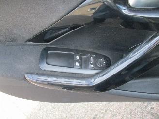 Peugeot 208 1.2 PureTech Allure picture 18