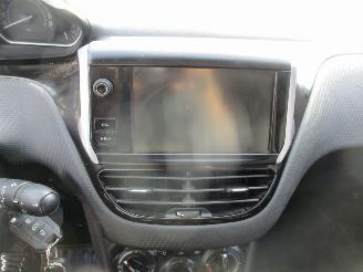 Peugeot 208 1.2 PureTech Allure picture 21