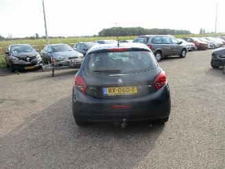 Peugeot 208 1.2 PureTech Allure picture 6