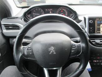 Peugeot 208 1.2 VTi Envy 5drs picture 20