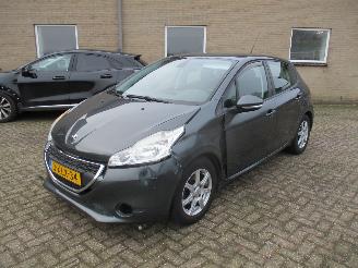 Peugeot 208 1.2 VTi Envy 5drs picture 3