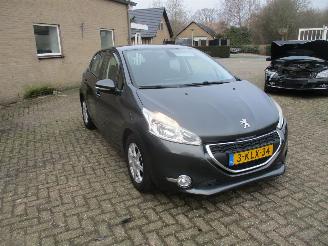 krockskadad bil auto Peugeot 208 1.2 VTi Envy 5drs 2013/8