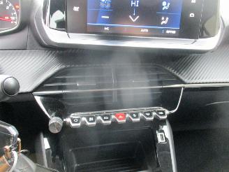 Peugeot 208 1.2 PureTech Allure picture 24