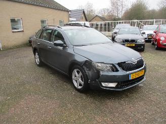 skadebil auto Skoda Octavia 1.2 TSI Grt Amb Bns REST BPM €400!!! 2014/12