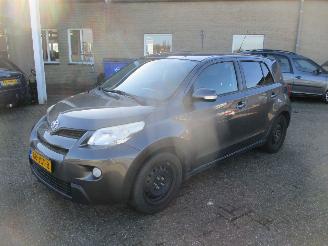 Toyota Urban Cruiser 1.3 VVT-i Dynamic picture 3