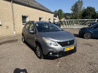 damaged passenger cars Peugeot 2008 1.2 PureT. Blue Lion REST BPM €600,-!!! 2016/8