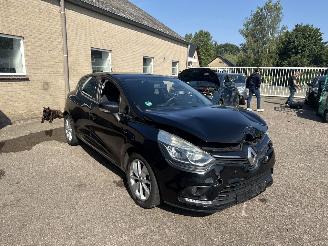Unfallwagen Renault Clio 0.9 TCe Limited REST BPM €300,-!!! 2017/2