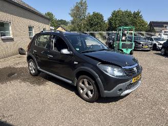 Coche accidentado Dacia Sandero 1.6 Stepway REST BPM €100,-!!! 2010/2
