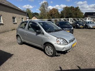 Voiture accidenté Toyota Yaris 1.3-16V VVT-i Sol AUTOMAAT AIRCO 2000/4