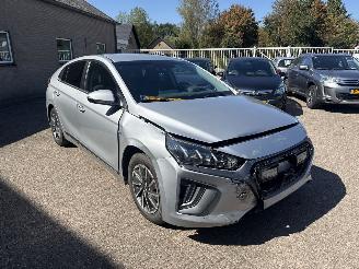uszkodzony samochody osobowe Hyundai Ioniq Comfort EV 38 kWh 2021/10