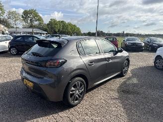 Peugeot 208 1.2 PT Active Pack picture 7
