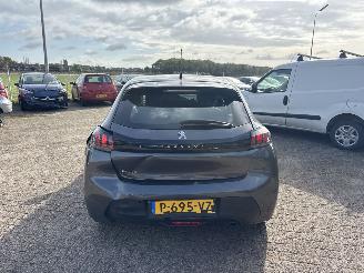 Peugeot 208 1.2 PT Active Pack picture 6