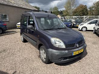 Vaurioauto  passenger cars Renault Kangoo 1.2-16V Expression 2004/3