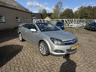 Avarii autoturisme Opel Astra TWIN TOP 1.8 Cosmo WEINIG KILOMETERS 2006/10