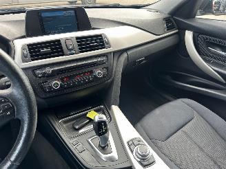 BMW 3-serie 320i Automaat Executive picture 10