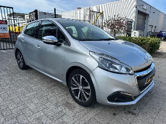Schadeauto Peugeot 208 1.2 PureTech Active 2018/2