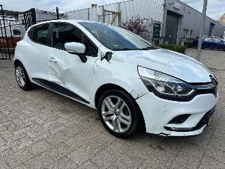 Schadeauto Renault Clio 1.0 TCe Life 2024/10
