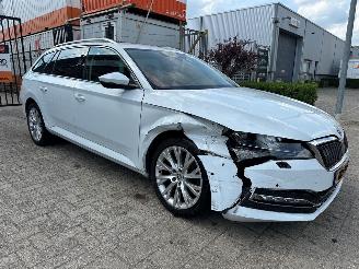 Voiture accidenté Skoda Superb Combi 1.4 TSI iV Sportline Business 2020/9