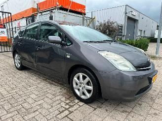 Damaged car Toyota Prius 1.5 VVT-i 2009/10