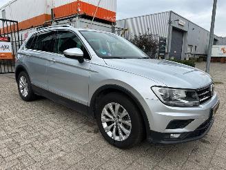 krockskadad bil auto Volkswagen Tiguan 1.5 TSI ACT Comfortline Business Automaat 2019/1