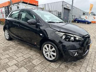Vaurioauto  passenger cars Mazda 2 1.3 GT-M Line 2011/1