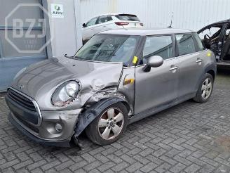Vrakbiler auto Mini One Mini (F55), Hatchback 5-drs, 2013 1.2 12V One 2018