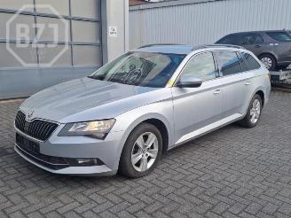 Dezmembrări autoturisme Skoda Superb Superb Combi (3V5), Combi, 2015 / 2024 2.0 TDI 2017
