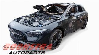 Vrakbiler auto Mercedes A-klasse A (177.0), Hatchback, 2018 / 2026 1.3 A-250 e Turbo 16V 2023/9