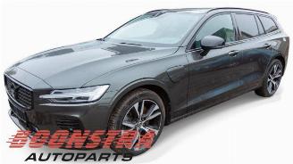 Salvage car Volvo V-60 V60 II (ZW), Combi, 2018 2.0 T6 16V Twin Engine 2021/5