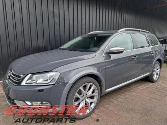 Coche siniestrado Volkswagen Passat Passat Alltrack (365), Combi, 2012 / 2014 2.0 TDI 16V 177 4Motion 2014/7