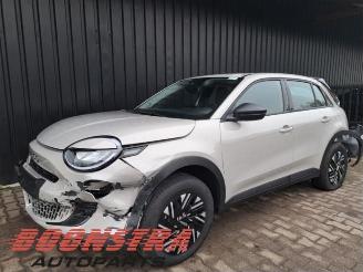 Vrakbiler auto Fiat 600 600 (365), Hatchback 5-drs, 2023 1.2 Hybrid 100 2025/4