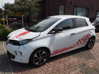 krockskadad bil auto Renault Zoé R90 Entry huur accu 2017/3