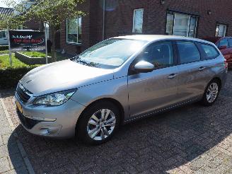 Schadeauto Peugeot 308 1.2 e-THP Active 2014/7