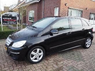 Vaurioauto  passenger cars Mercedes B-klasse 170 Business Class Automaat 2009/4