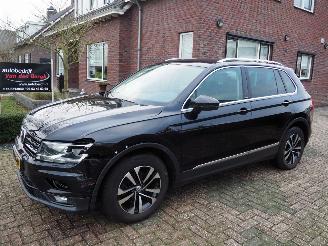 Vaurioauto  passenger cars Volkswagen Tiguan 1.5 TSI Act ComfortLine Business 2019/11