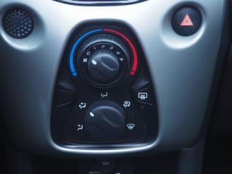 Peugeot 108 1.0 E-VTi Active Top! picture 17