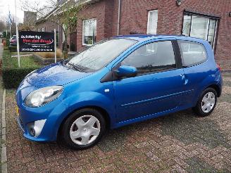 skadebil auto Renault Twingo 1.2-16V Dynamique Automaat 2010/3