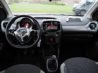 Toyota Aygo 1.0 VVT-i X-Joy picture 20