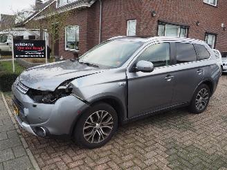 skadebil auto Mitsubishi Outlander 2.0 PHEV Limited Edition X-Line 2015/8