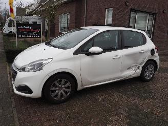 krockskadad bil auto Peugeot 208 1.2 PureTech Blue lion 2017/12