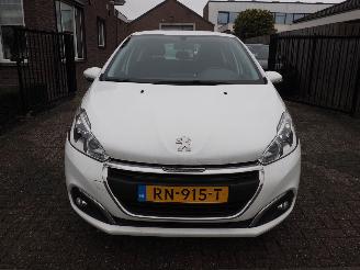 Peugeot 208 1.2 PureTech Blue lion picture 2