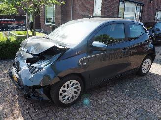 Damaged car Toyota Aygo 1.0 VVT-i Xplay 2020/9
