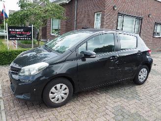 škoda osobní automobily Toyota Yaris 1.0 VVT-i Aspiration 2012/6