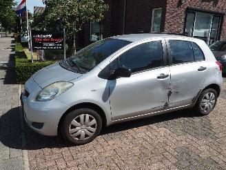 Voiture accidenté Toyota Yaris 1.0 VVTi Acces 2010/5