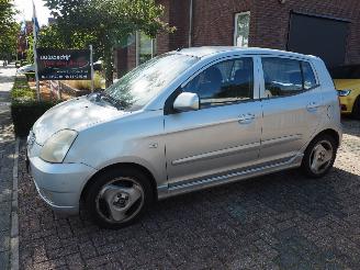 Schadeauto Kia Picanto 1.1 LXE Automaat 2004/12