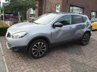 uszkodzony samochody osobowe Nissan Qashqai 1.6 360 2013/5