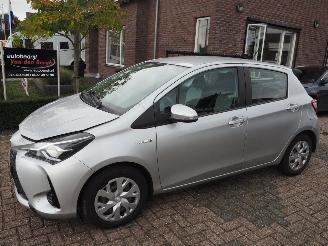 Vaurioauto  passenger cars Toyota Yaris 1.5 Hybrid Active 2019/12