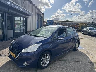 uszkodzony samochody osobowe Peugeot 208 1.2 VTI 60KW AIRCO PANORAMA 2014/3